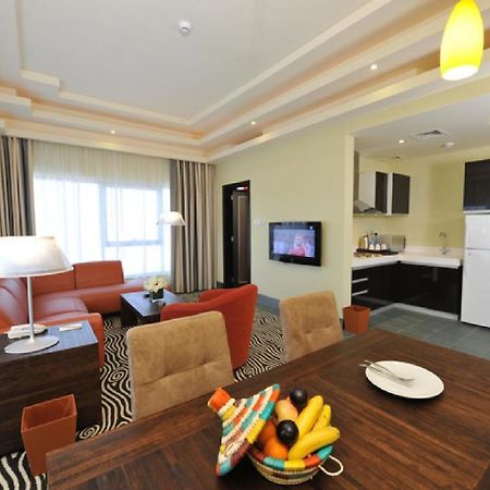 Al Raya Suites Hotel Манама Стая снимка