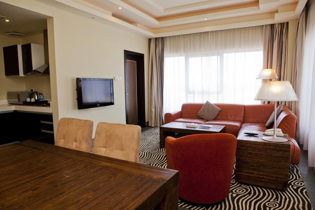 Al Raya Suites Hotel Манама Екстериор снимка