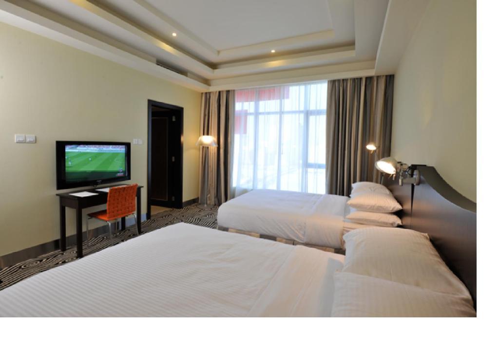 Al Raya Suites Hotel Манама Стая снимка
