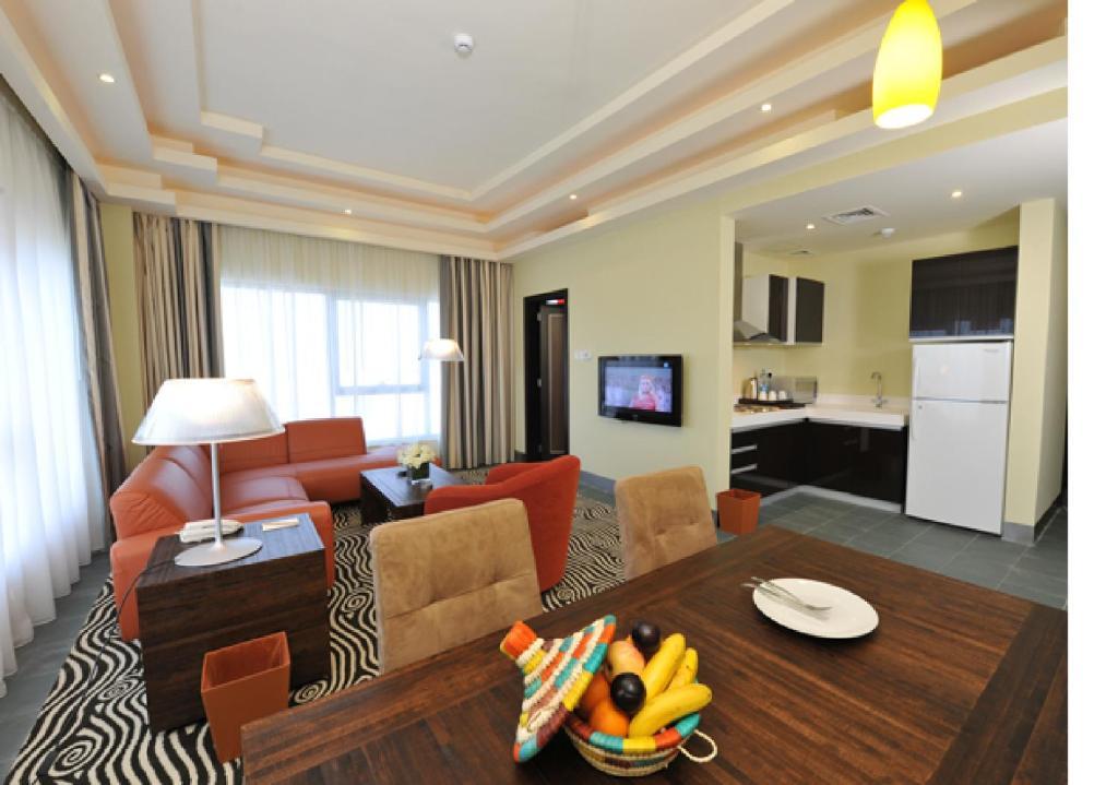Al Raya Suites Hotel Манама Стая снимка