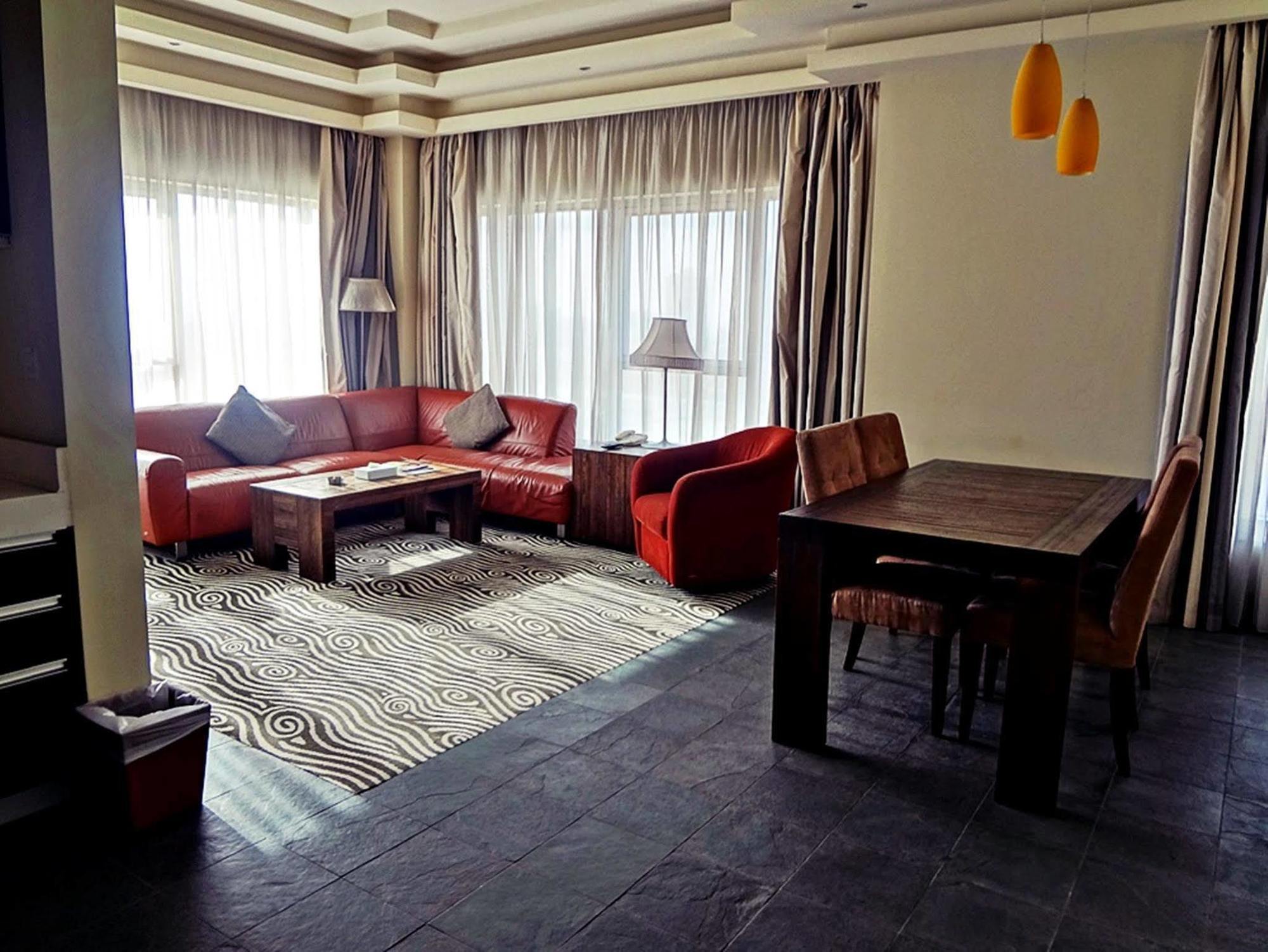 Al Raya Suites Hotel Манама Екстериор снимка