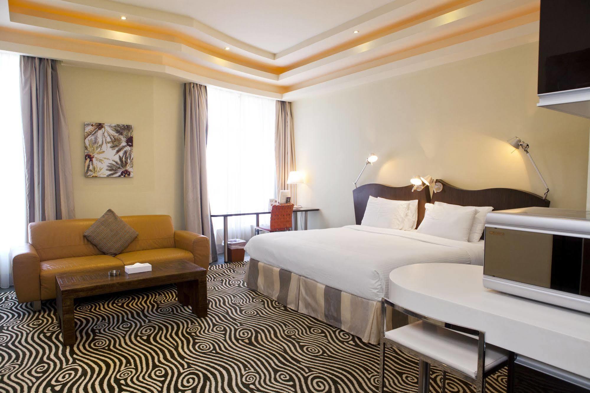 Al Raya Suites Hotel Манама Екстериор снимка