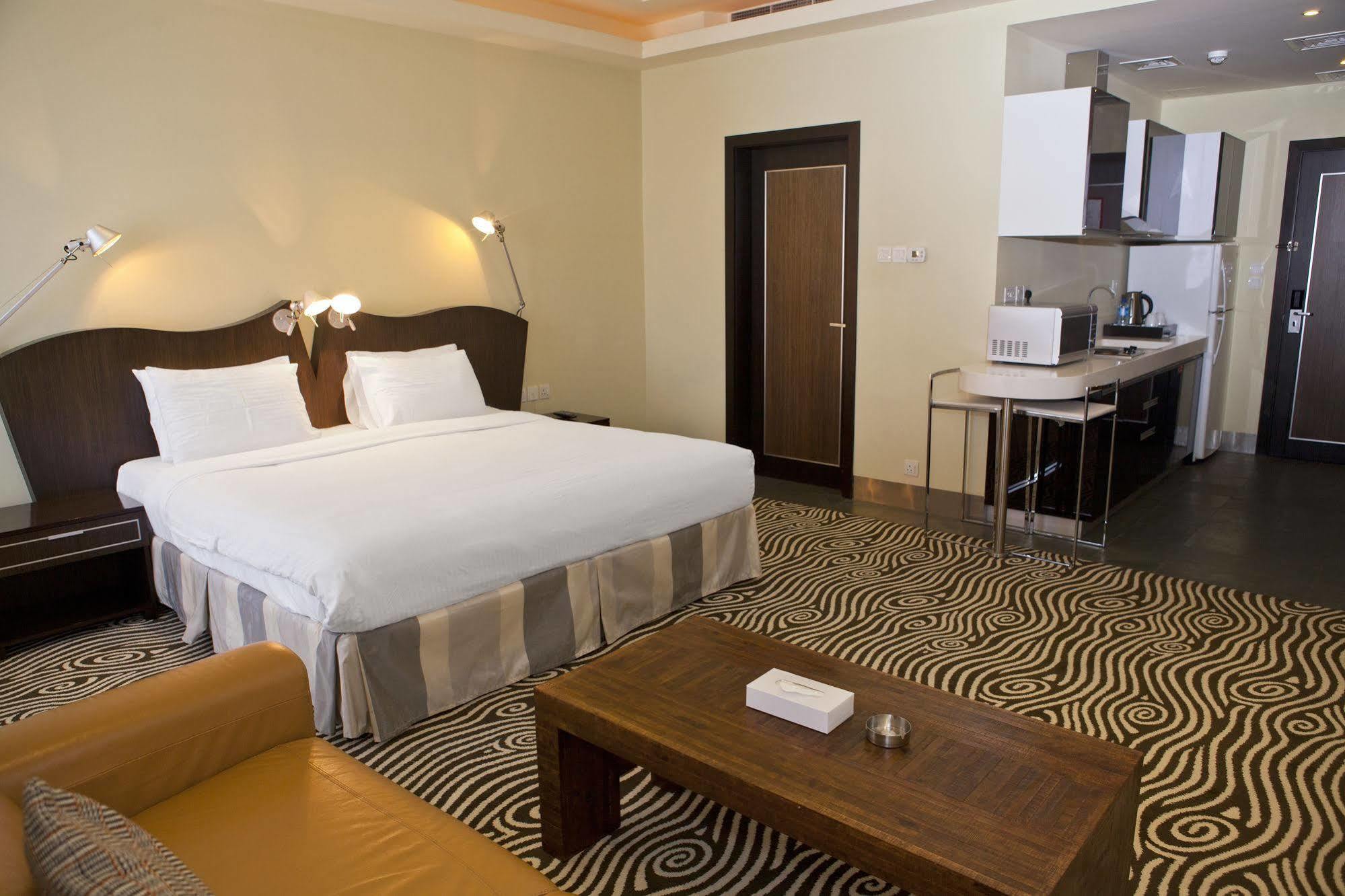 Al Raya Suites Hotel Манама Екстериор снимка