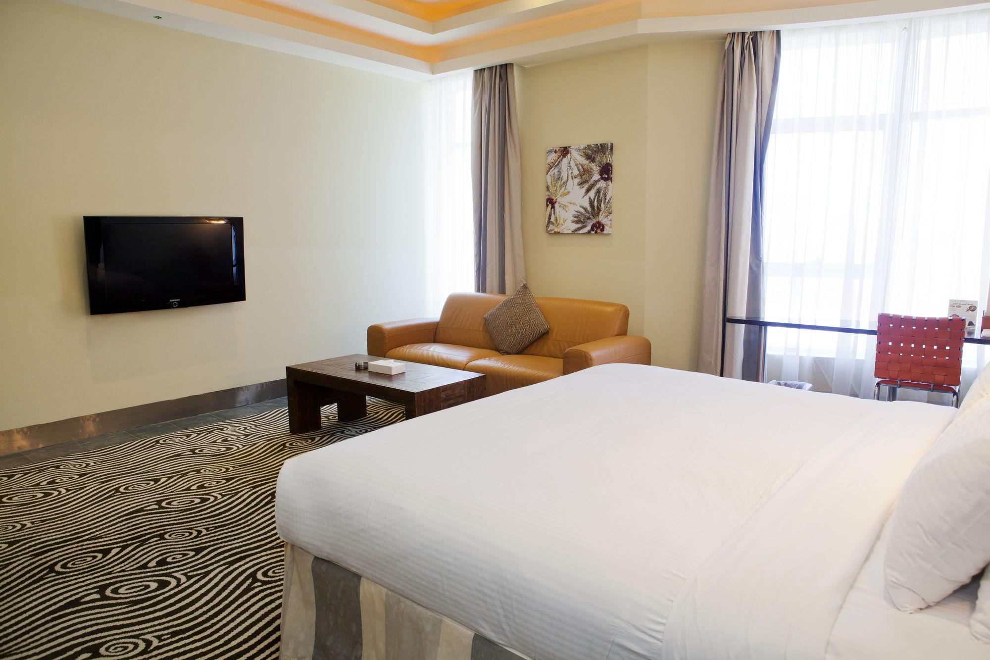 Al Raya Suites Hotel Манама Екстериор снимка